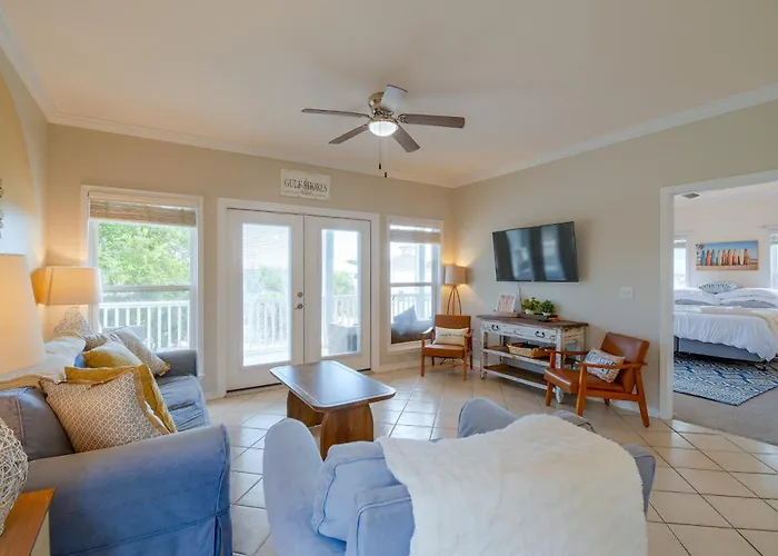 Walk To Beach: Gem, Pool & Water Views Holiday home Gulf Shores