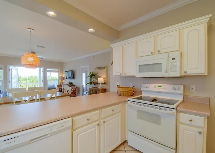 Walk To Beach: Gem, Pool & Water Views *