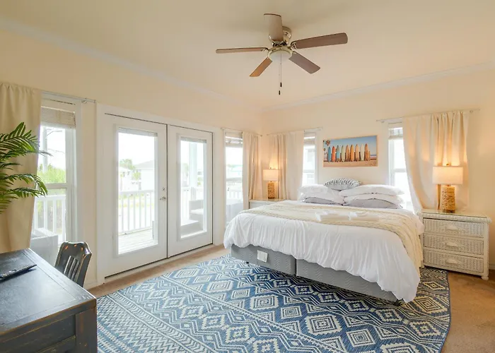 Walk To Beach: Gem, Pool & Water Views