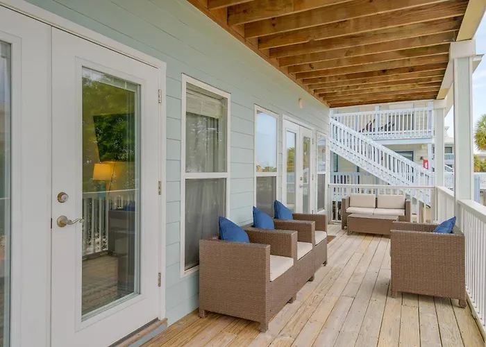 Holiday home Walk To Beach: Gem, Pool & Water Views Gulf Shores
