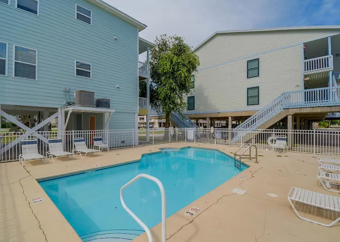 Holiday home Walk To Beach: Gem, Pool & Water Views Gulf Shores